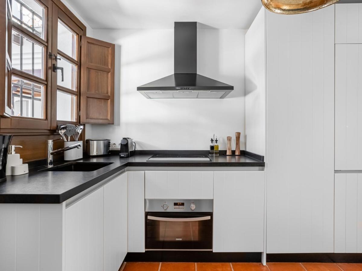 Limehome Granada Calle Santa Ana ภายนอก รูปภาพ
