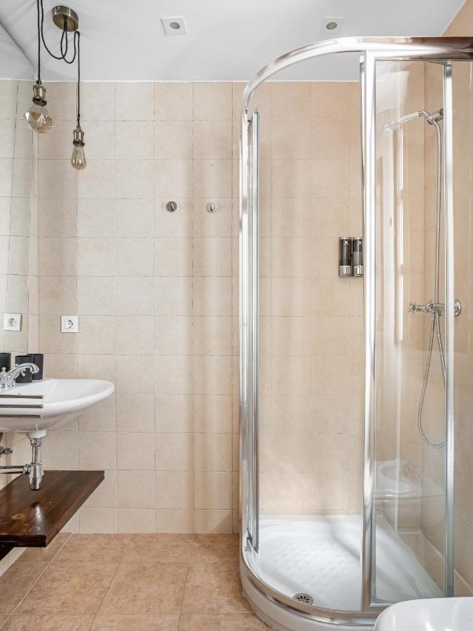 Limehome Granada Calle Santa Ana ภายนอก รูปภาพ