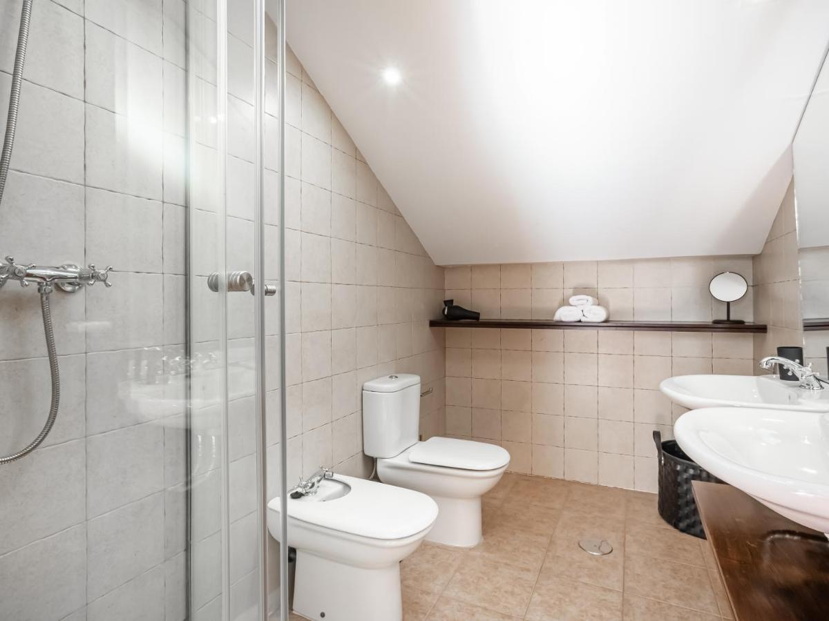 Limehome Granada Calle Santa Ana ภายนอก รูปภาพ