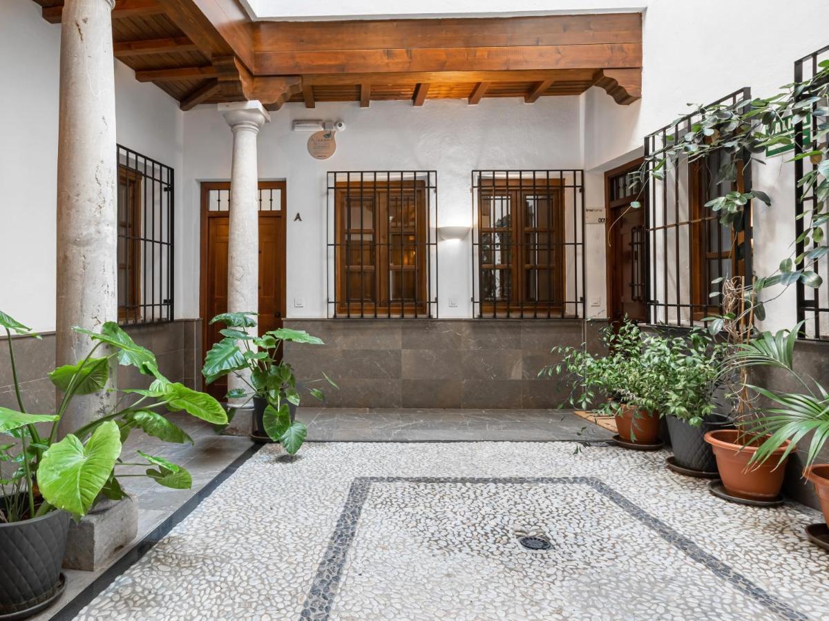 Limehome Granada Calle Santa Ana ภายนอก รูปภาพ
