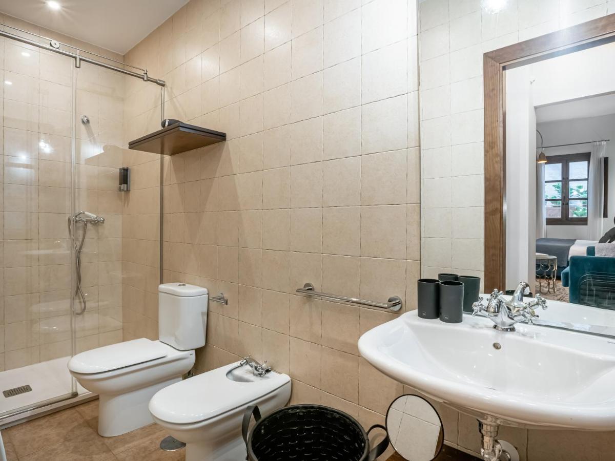 Limehome Granada Calle Santa Ana ภายนอก รูปภาพ